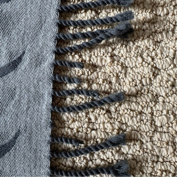 Vintage Gray Italian Wool Leaf Pattern Blanket Scarf Wrap - Picture 15 of 16